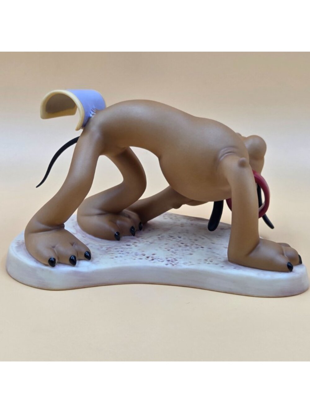 WDCC Pluto Beach Picnic Beach Picnic Sticky Situation Sculpture - Picture 3 of 16